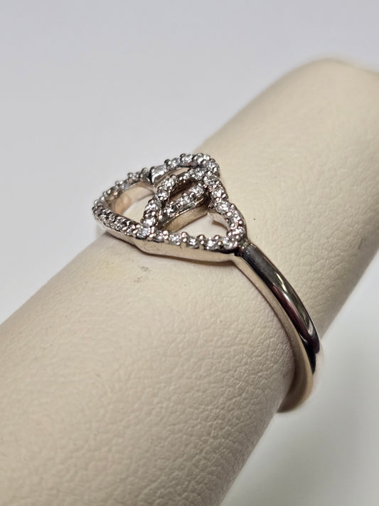 14K White Gold Double Heart Ring 0.15ct Round Diamonds 2.6g