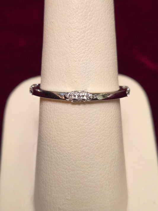 900 Platinum Ring 0.2ct Round Diamonds 3.5g