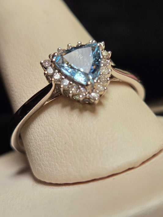 10K White Gold Ring 1.5ct Trillion Aquamarine 3.4g