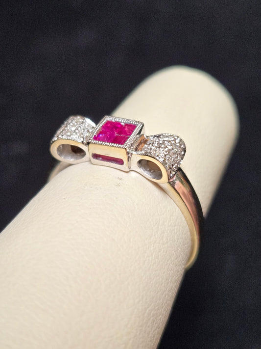 18K White Gold Ring 0.25ct Princess-Cut Rubies 2.6g
