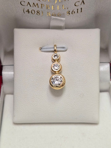 14K Gold Pendant Round-Cut Mabe Cubic Zirconia 1g