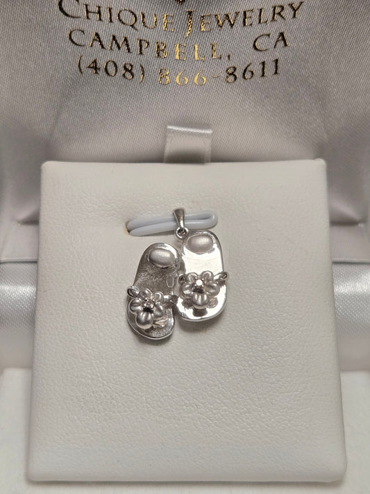 14K White Gold Flip Flop Pendant 0.02ct Round Diamonds 2.5g