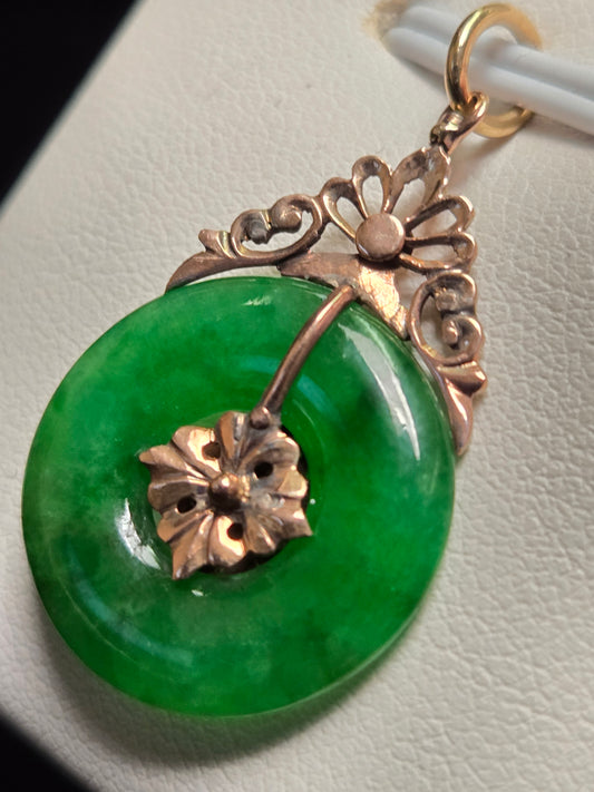 14K Gold Pendant Donut-Shaped Jade 2.6g
