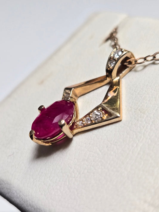 14K Gold Pendant 1.6ct Oval Ruby 2.2g