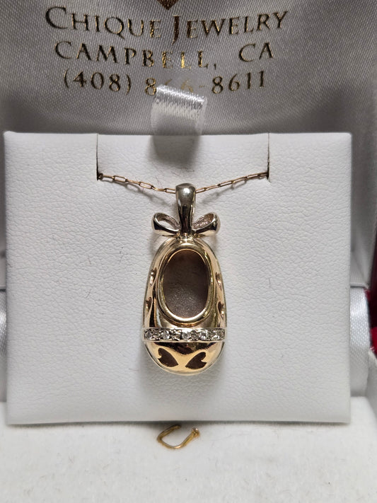 14K Gold Shoe Pendant 0.03ct Round Diamond 4.2g