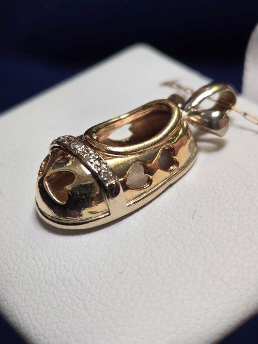 14K Gold Shoe Pendant 0.03ct Round Diamond 4.2g