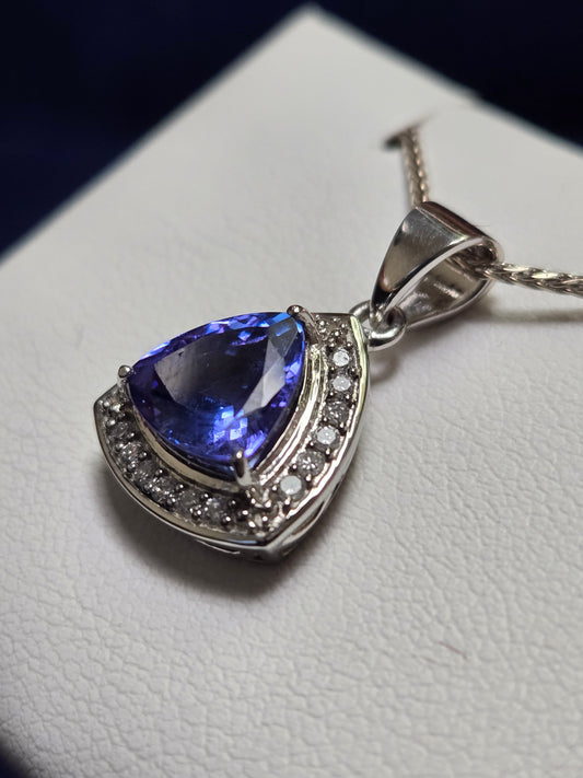 950 Platinum Pendant 2ct Trillion Tanzanite 3.6g