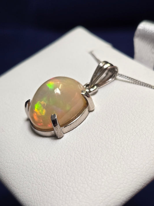 14K White Gold Pendant 4.5ct Oval Opal 2.3g