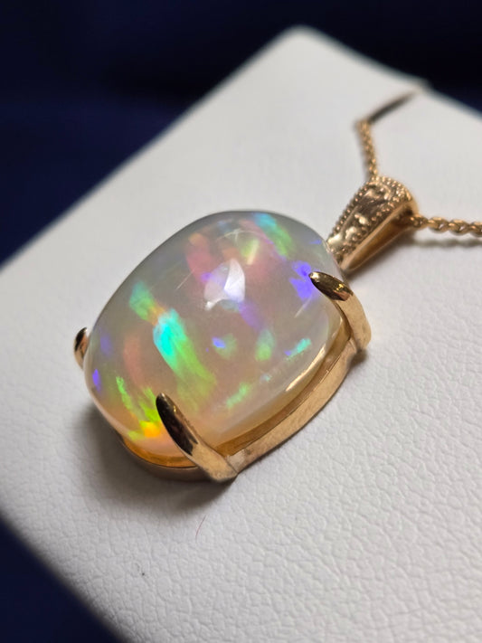 14K Gold Pendant 8.75ct Oval Opal 3.4g