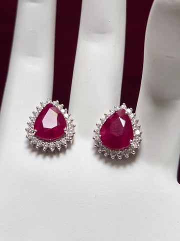 18K White Gold Stud Earrings 4.42ct Pear-Cut Ruby 4.4g