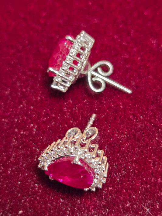 18K White Gold Stud Earrings 4.42ct Pear-Shaped Ruby 4.4g