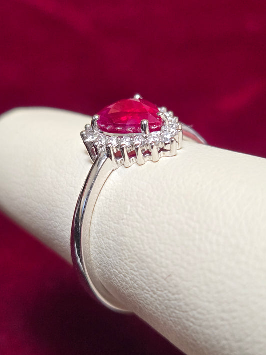 18K White Gold Ring 1.5ct Pear-Shaped Ruby 3.1g