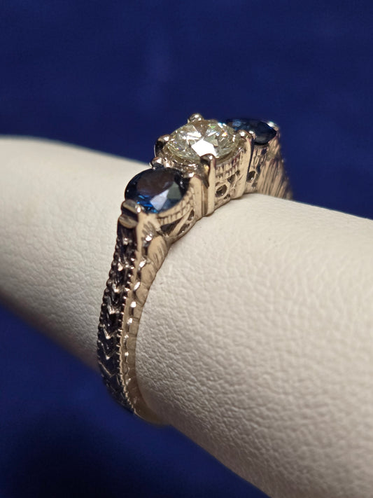 14K Gold Three Stone Ring 0.45ct Round-Cut Diamond 3.6g