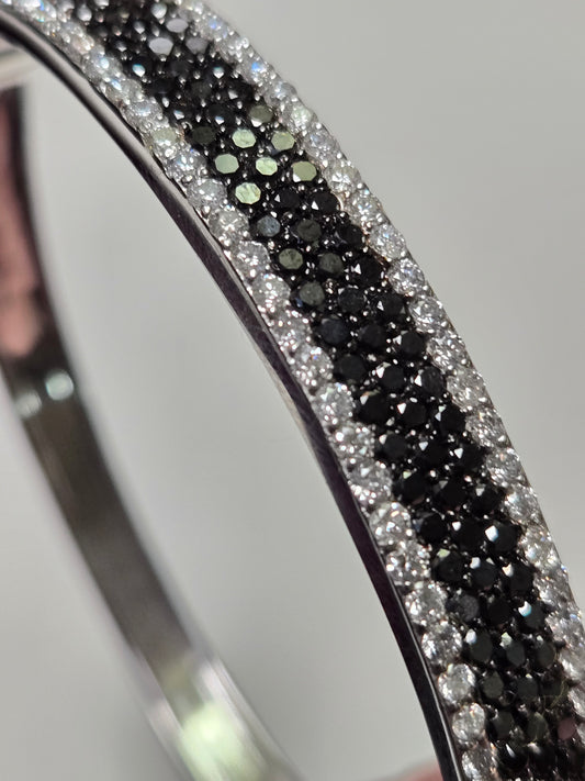 14K White Gold Bangle Bracelet 4.7ct Round Black And White Diamonds 17.9g