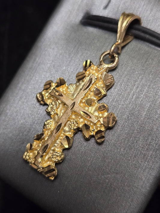 10K Gold Cross Pendant 3.1g