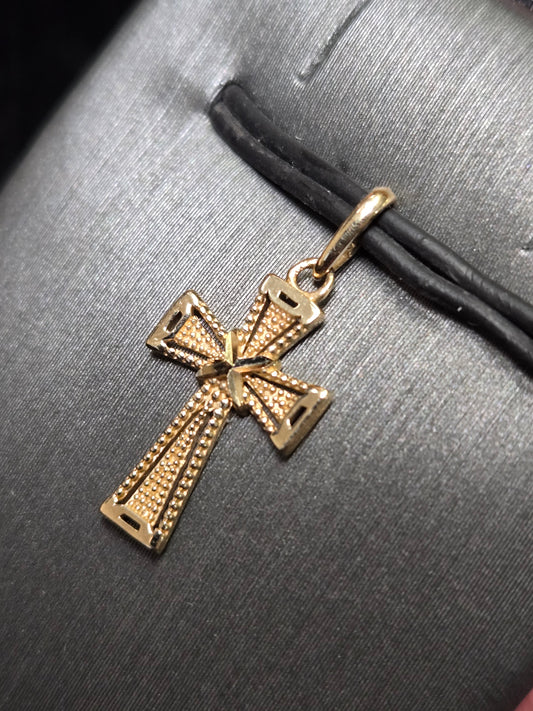14K Gold Cross Pendant 0.5g