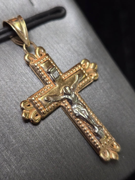 14K Gold Crucifix Pendant 1.9g