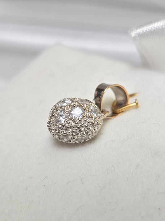 18K Gold Pendant Round Cubic Zirconias 1.9g