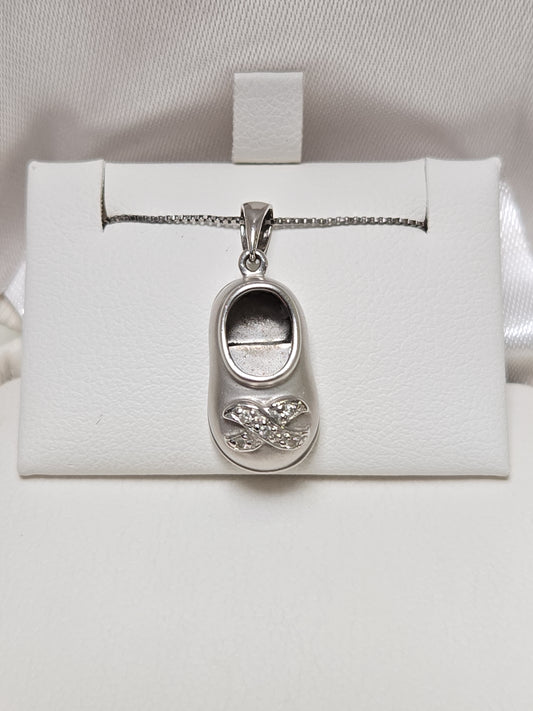 14K White Gold Shoe Pendant 0.05ct Round Diamond 2.8g