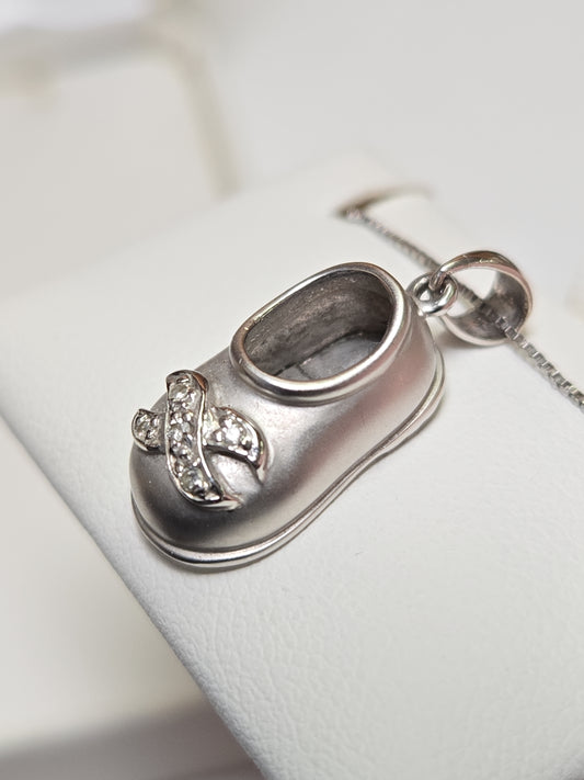 14K White Gold Shoe Pendant 0.05ct Round Diamond 2.8g