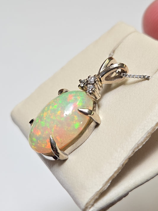 14K White Gold Pendant 4.2ct Oval Opal 2.4g