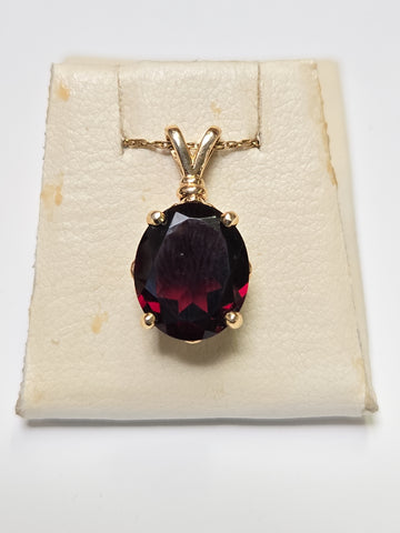 14K Gold Pendant 4.5ct Oval Garnet 2.2g