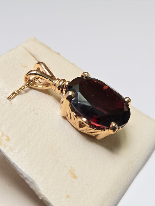 14K Gold Pendant 4.5ct Oval Garnet 2.2g