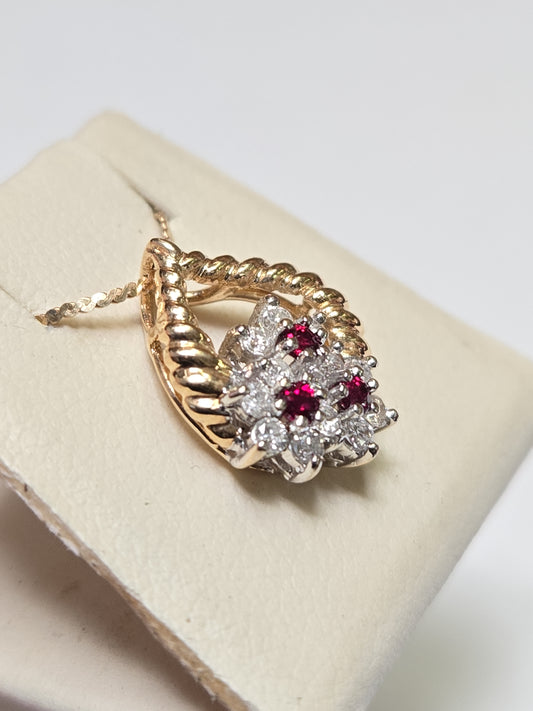 14K Gold Cluster Pendant 0.4ct Round Diamonds 1.8g