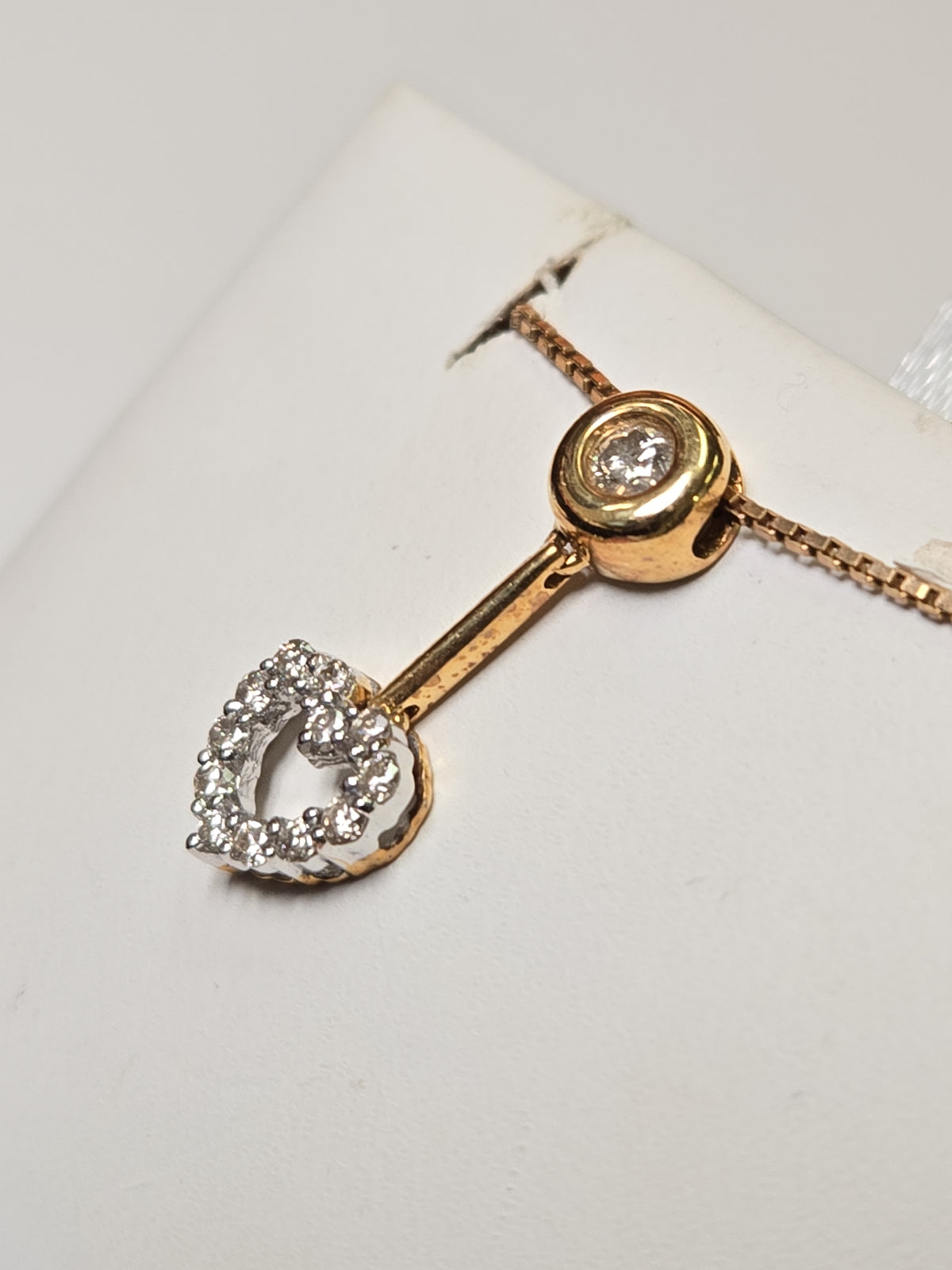 18K gold pendant with 0.23ct round diamonds from Chique Jewelry, showcasing a delicate, elegant jewelry piece.