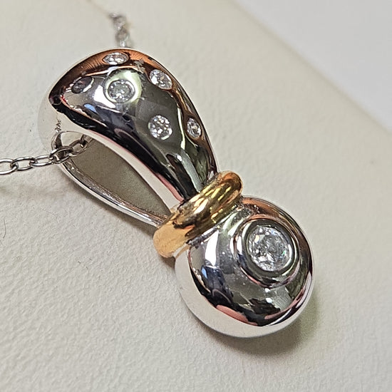 14K white gold pendant with 0.17ct round diamond, elegant jewelry piece from Chique Jewelry, showcasing fine craftsmanship.