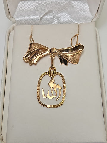18K gold Allah brooch by Chique Jewelry, featuring intricate Islamic design, weighing 3.7 grams.