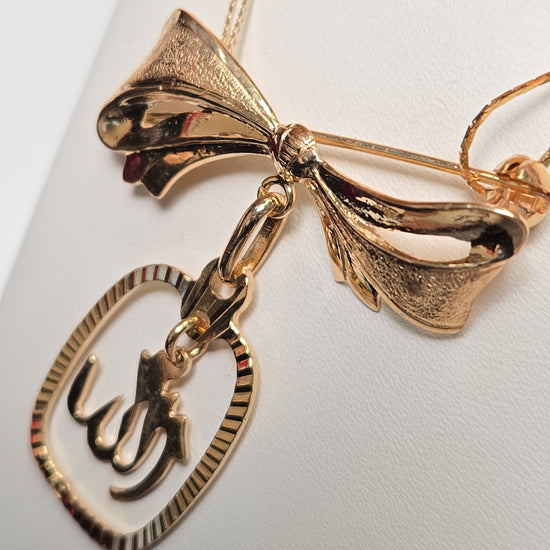 18K gold Allah brooch with intricate design, weighing 3.7g, by Chique Jewelry, featuring detailed craftsmanship and a polished finish.