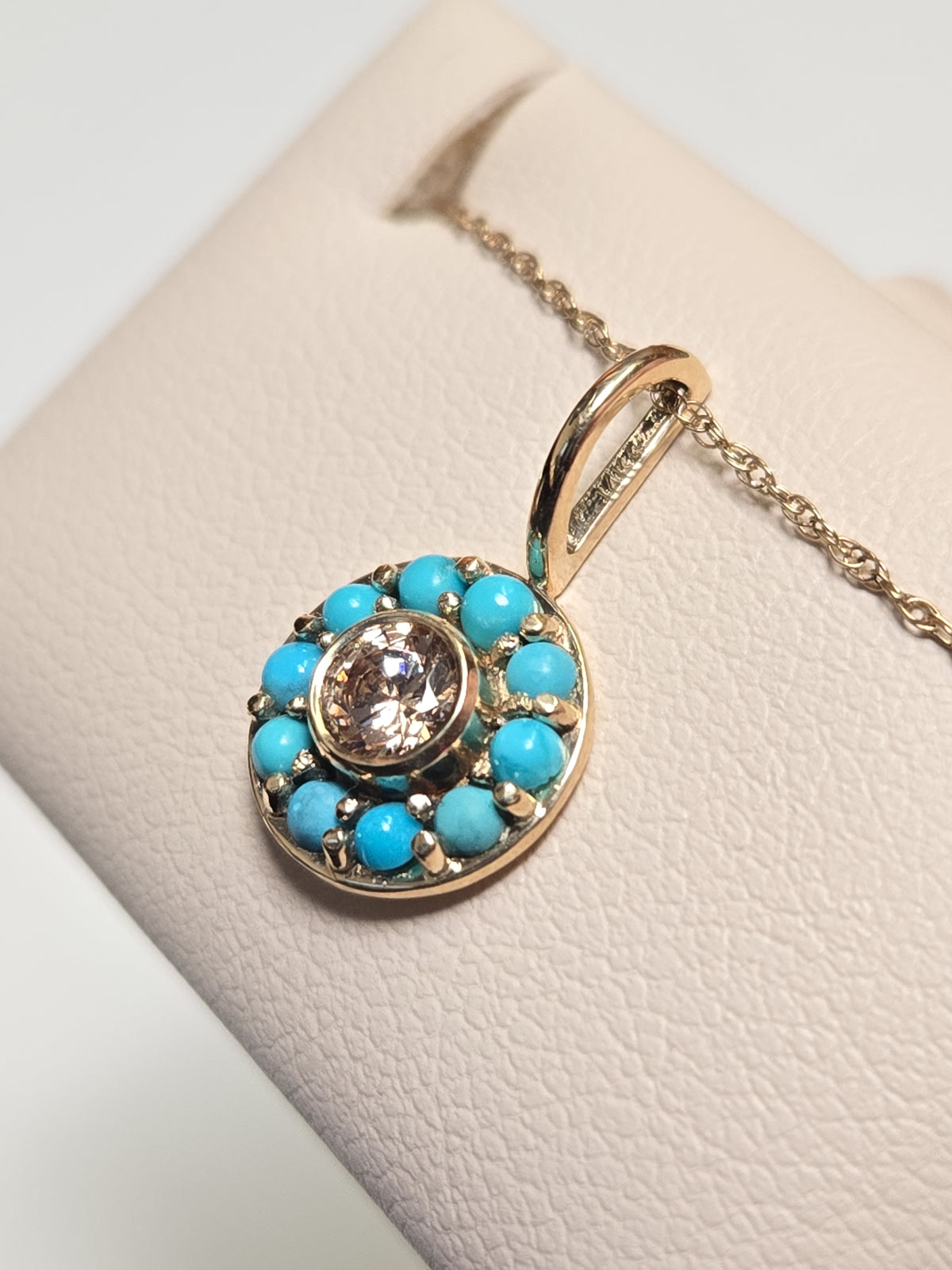14K gold pendant with round simulated diamond, Chique Jewelry, showcasing a sparkling gemstone and elegant gold setting.