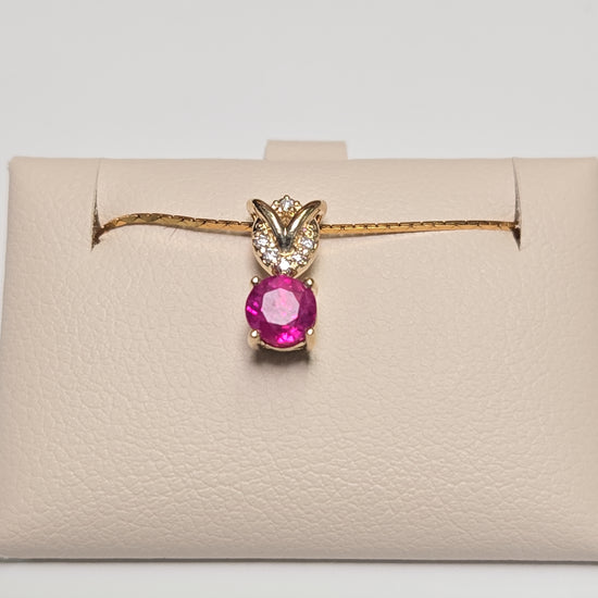 14K gold pendant featuring a 0.67ct round ruby, weighing 0.8g, from Chique Jewelry.