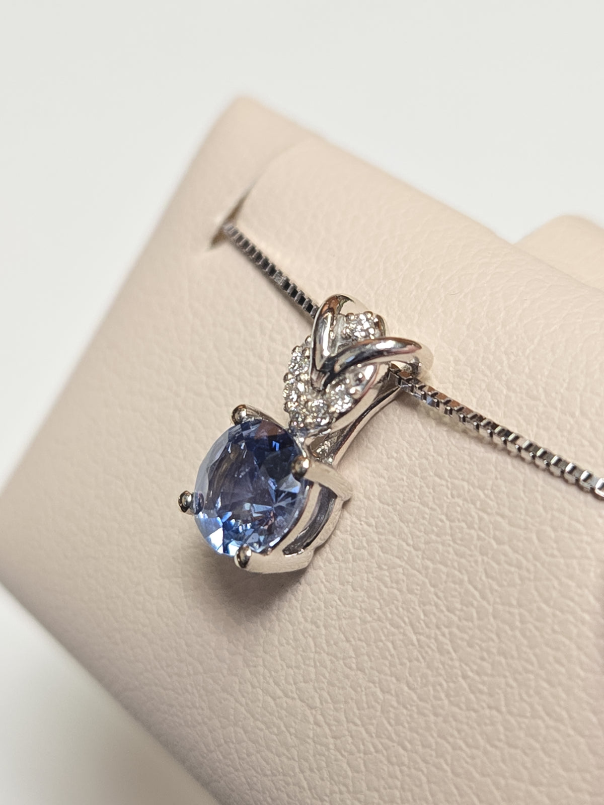 14K white gold pendant featuring a 0.72ct round sapphire, from Chique Jewelry, showcasing the elegant jewelry design.