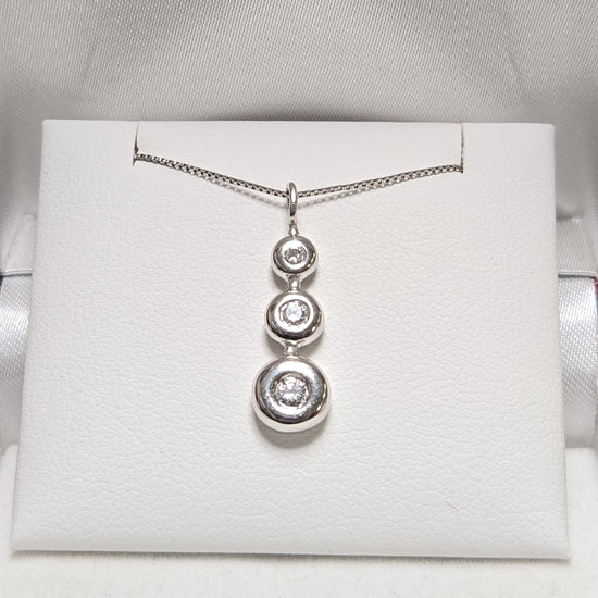 14K white gold pendant with 0.2ct round diamonds, showcasing a delicate jewelry piece from Chique Jewelry.