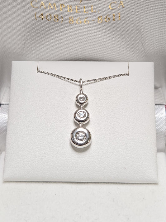 14K white gold pendant with 0.2ct round diamonds, showcasing a delicate jewelry piece from Chique Jewelry.