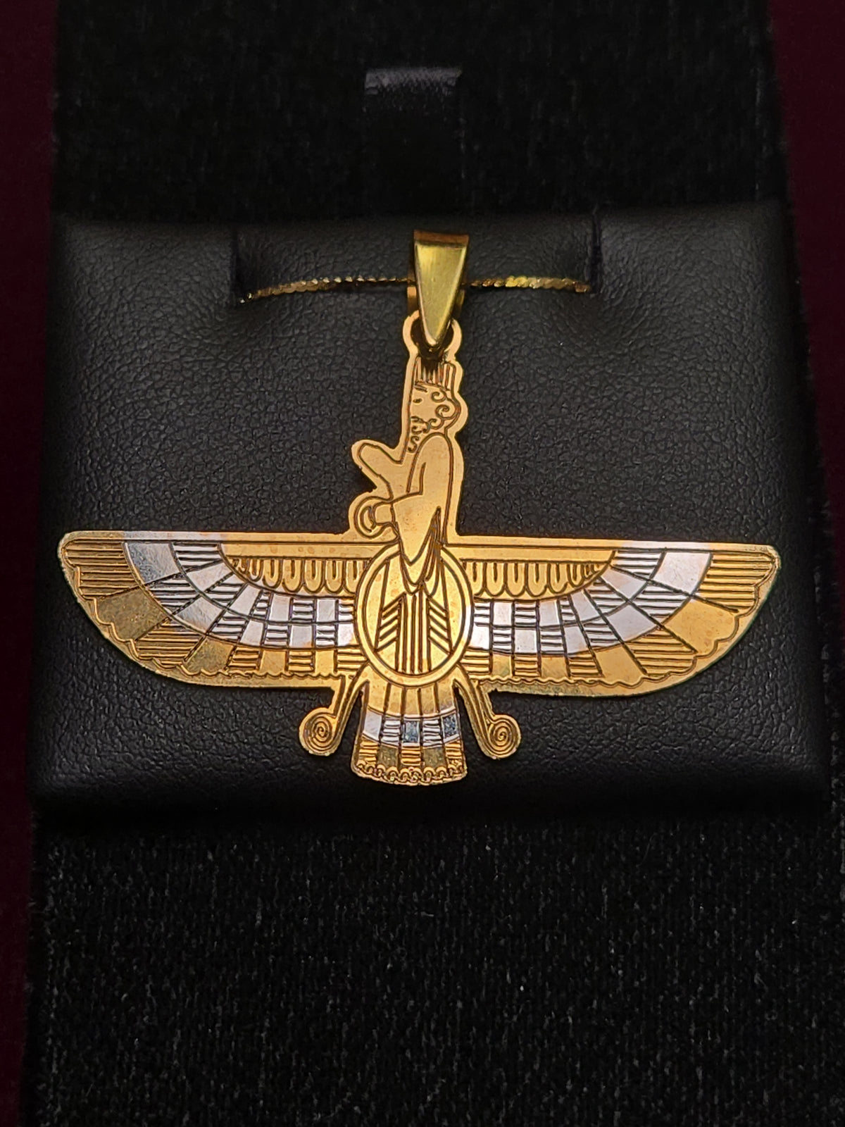 18K multi-tone gold Farvahar pendant by Chique Jewelry, featuring intricate design and weighing 6.2g.