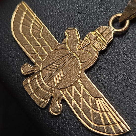 18K gold Farvahar pendant by Chique Jewelry, showcasing detailed design on a 4.4g pendant in this close-up image.