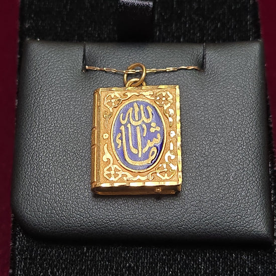 18K gold Quran cover pendant by Chique Jewelry, 3.9g, featuring intricate design and religious symbolism.