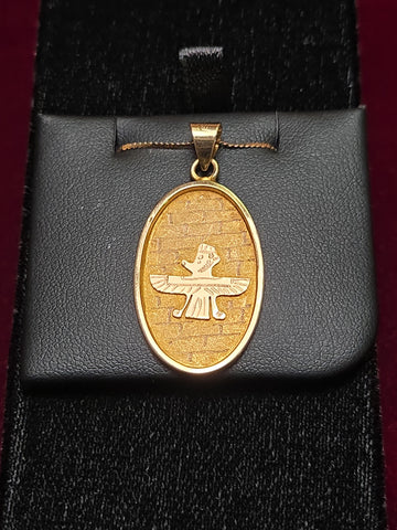 18K gold Farvahar pendant by Chique Jewelry, 3.8g, featuring intricate design on a sleek pendant necklace.