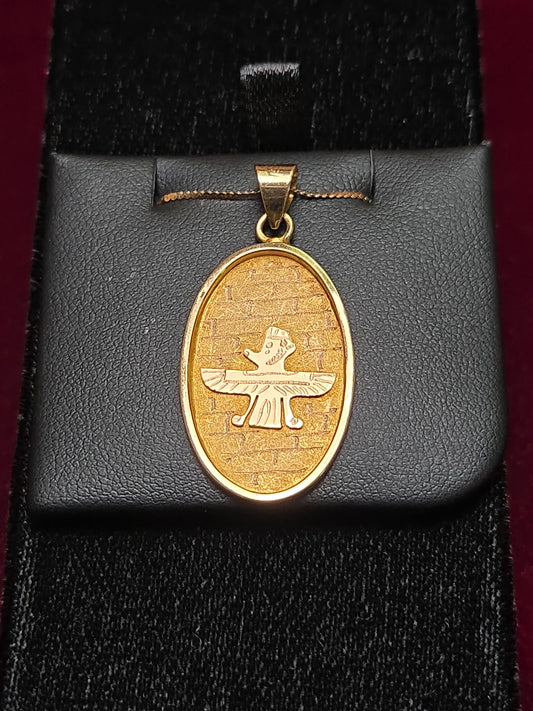 18K gold Farvahar pendant by Chique Jewelry, 3.8g, featuring intricate design on a sleek pendant necklace.