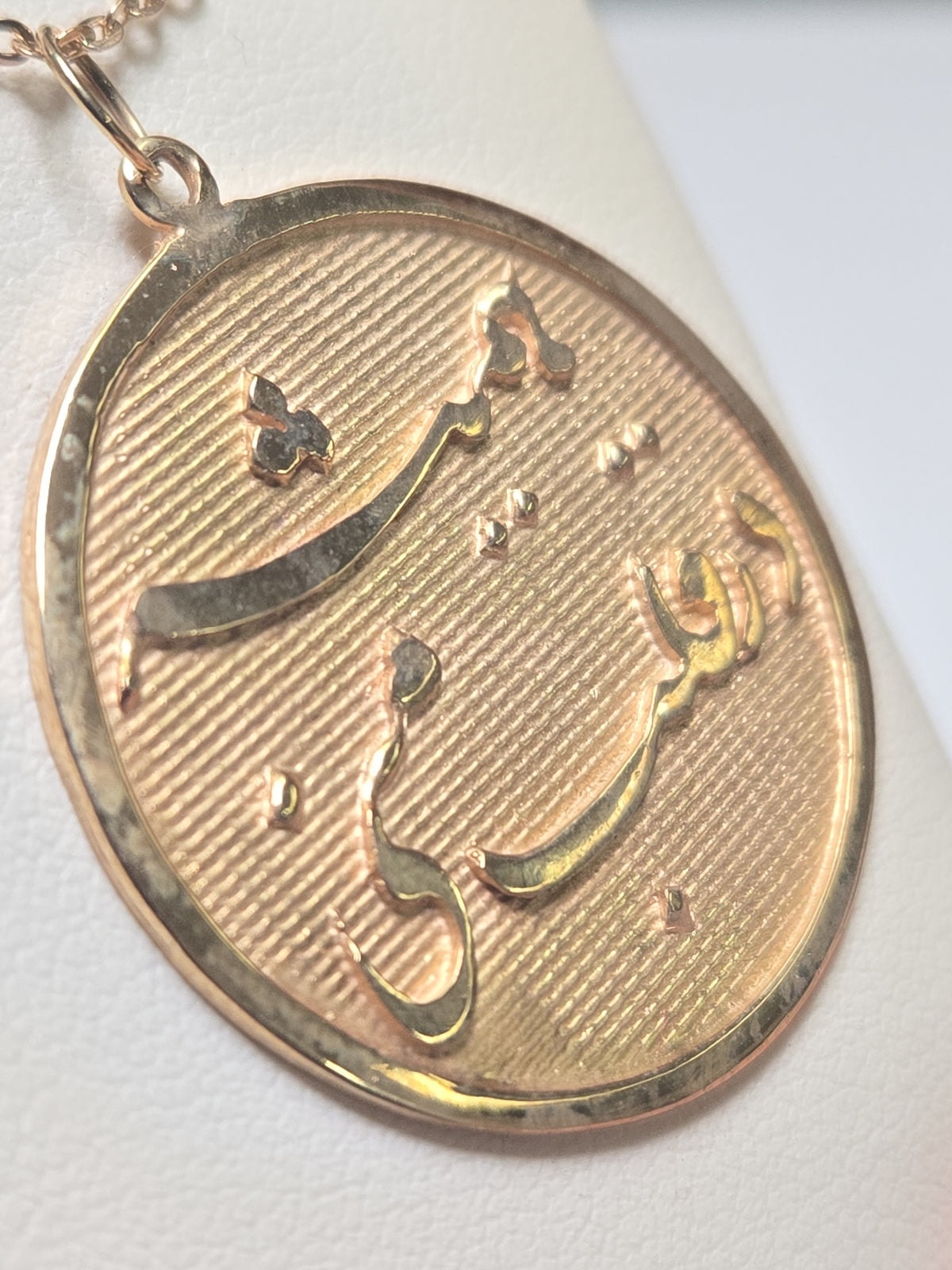 18K gold "Always in my Heart" pendant by Chique Jewelry, featuring a heartfelt jewelry design, weight 8.7g, elegant and meaningful.