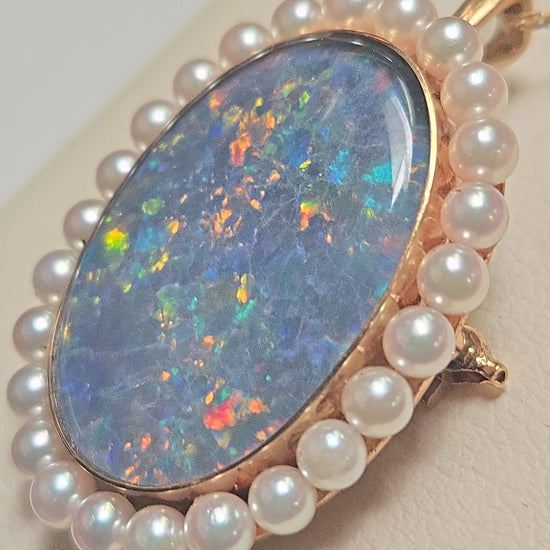 18K gold brooch pendant with oval doublette opal, featuring elegant design and 8.7g weight from Chique Jewelry.