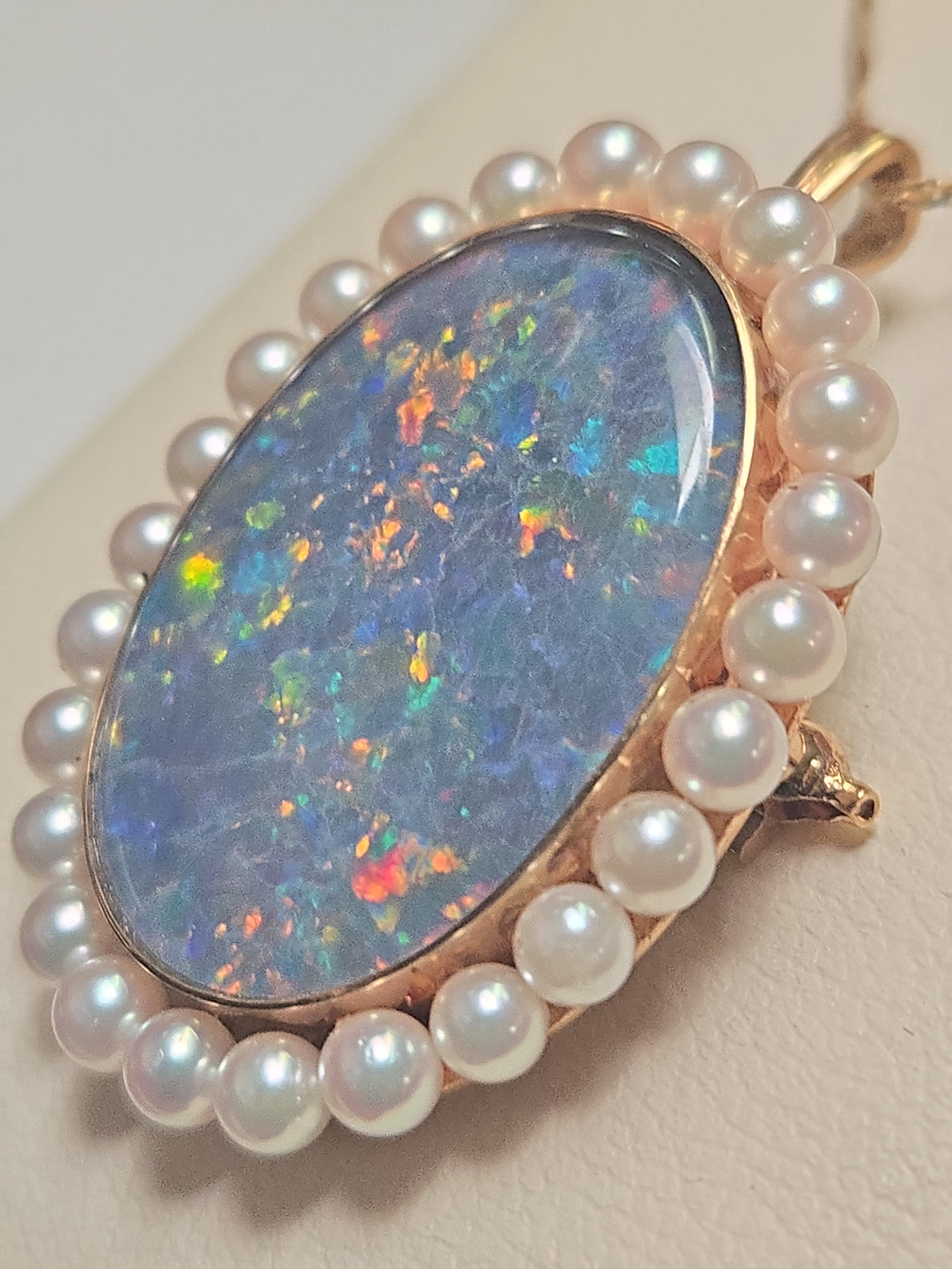 18K gold brooch pendant with oval doublette opal, featuring elegant design and 8.7g weight from Chique Jewelry.