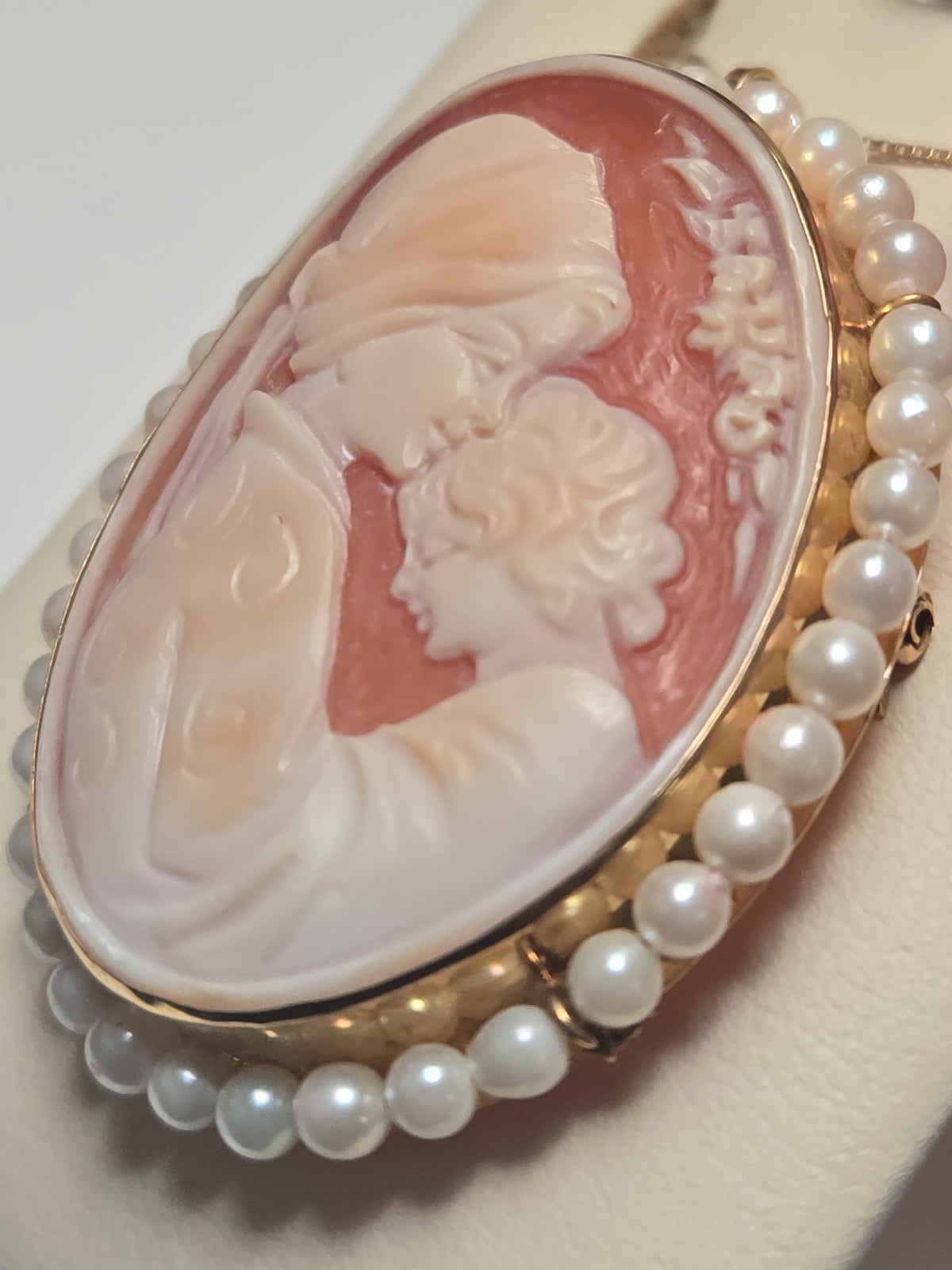 Elegant 18K gold cameo pendant with pearls, weighing 11.3g, featuring intricate design by Chique Jewelry.
