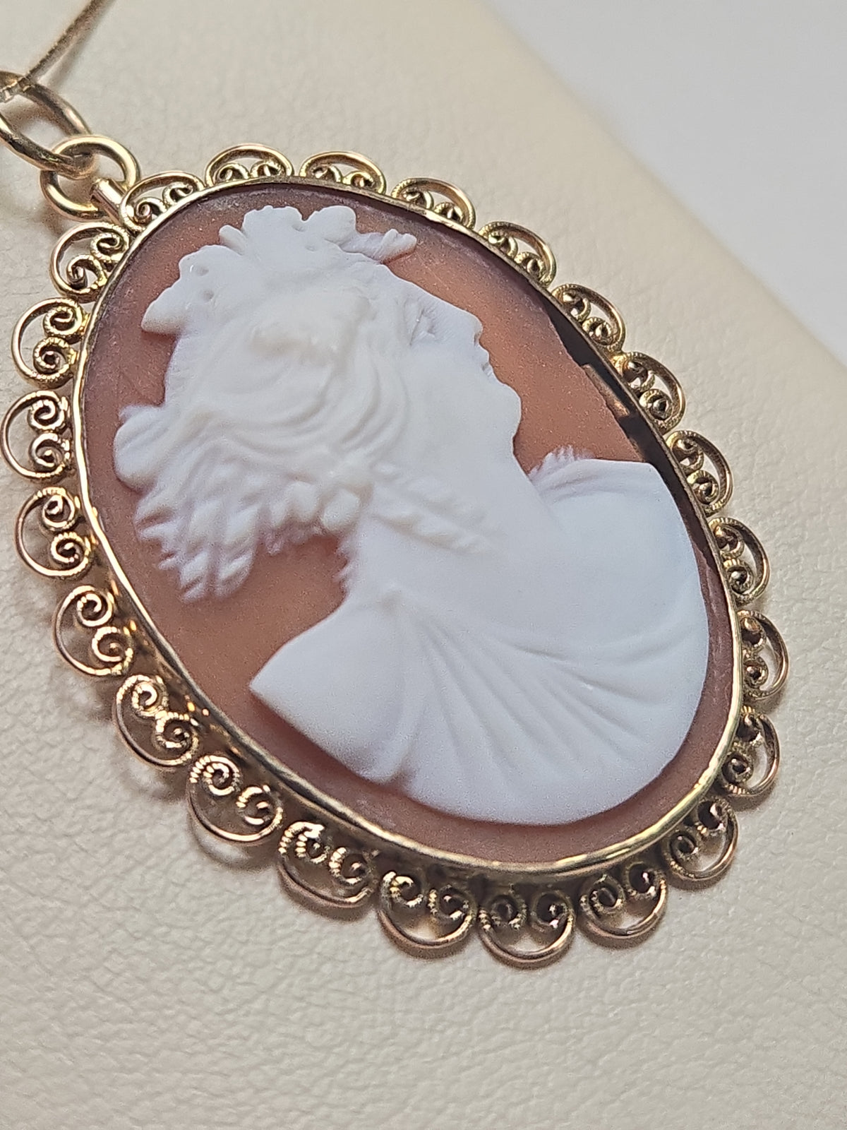 14K gold shell cameo pendant featuring intricate carved design, weighs 4.1 grams, by Chique Jewelry.