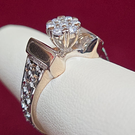 18K white gold cluster ring with round cubic zirconia stones, featuring a stylish design by Chique Jewelry.