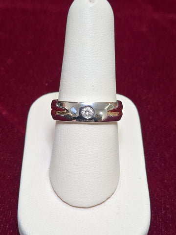 Chique Jewelry 750 platinum ring with 0.1ct round diamond, showcasing a sleek design and polished finish.