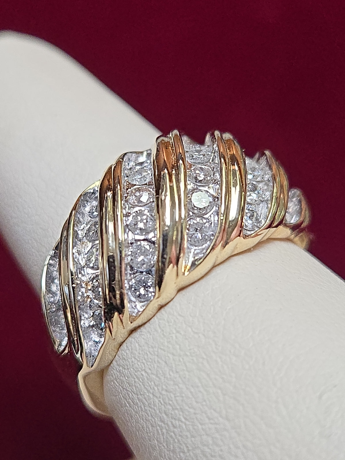 10K gold ring featuring 0.85ct round diamonds, crafted by Chique Jewelry, with a weight of 6.3 grams.